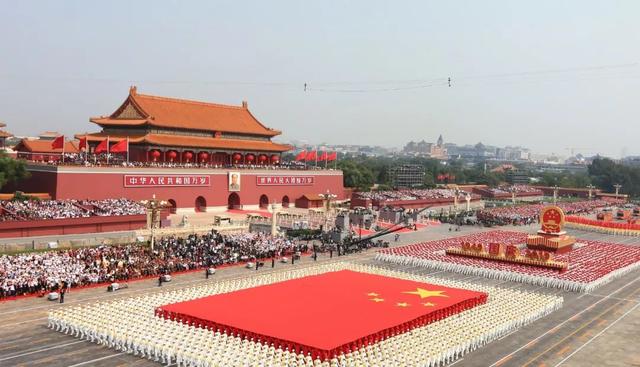 2019年，令新利体育luck18自豪的一件事——效劳国庆70周年大阅兵及联欢运动